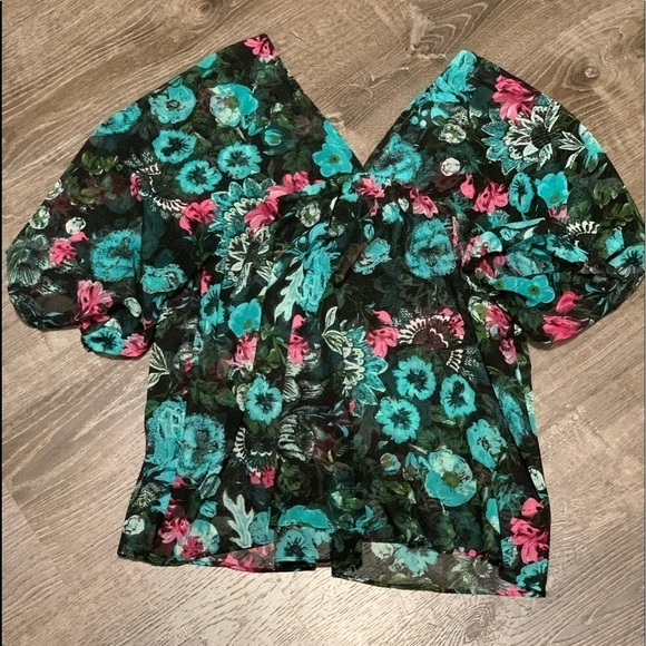 Kensie Tops - Kenzie sheer black floral top 🌵 4/$25